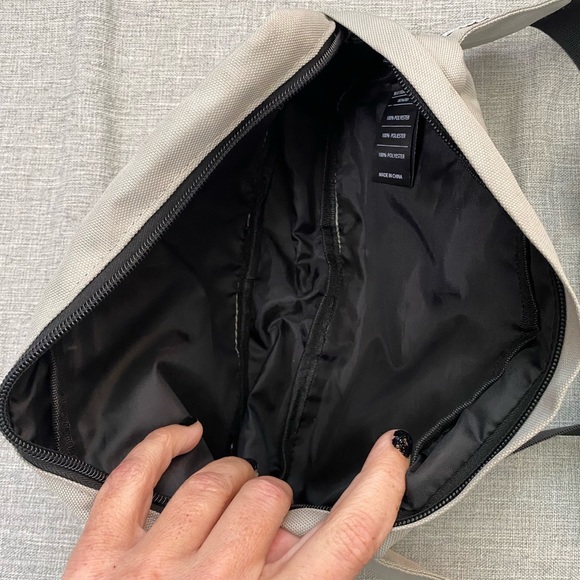 Mitchell and Ness Fanny pack. Beige. - Picture 7 of 7